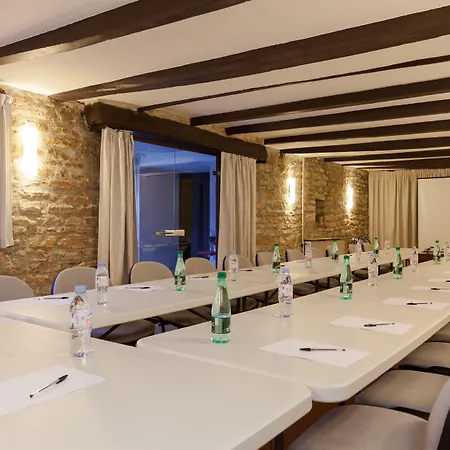 Alfred La Madeleine Hotel 3*