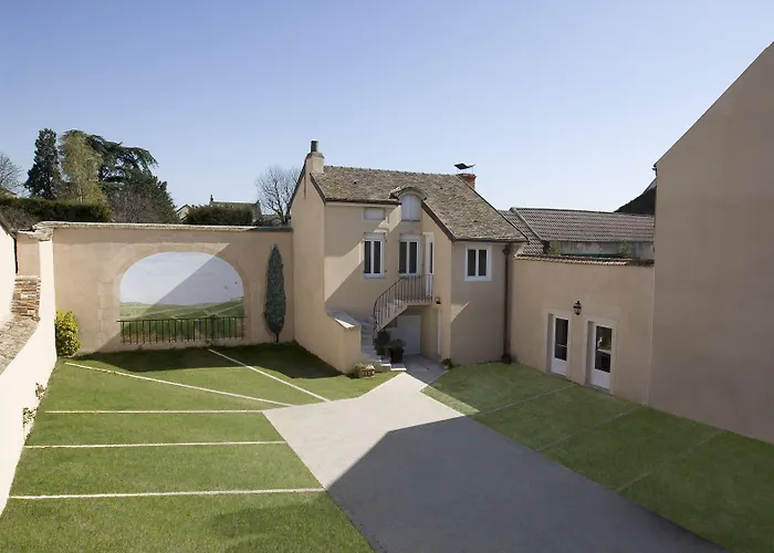 Отель Alfred La Madeleine